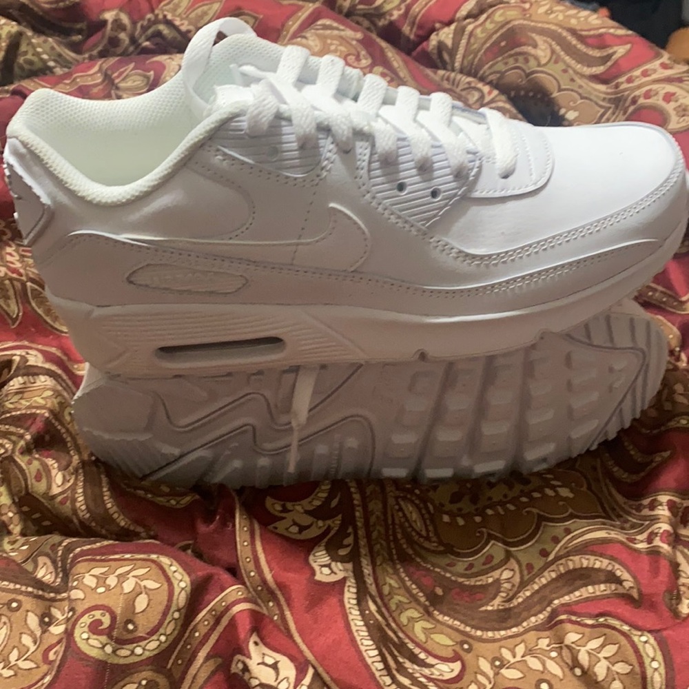 Kids Airmax all white size 6Y